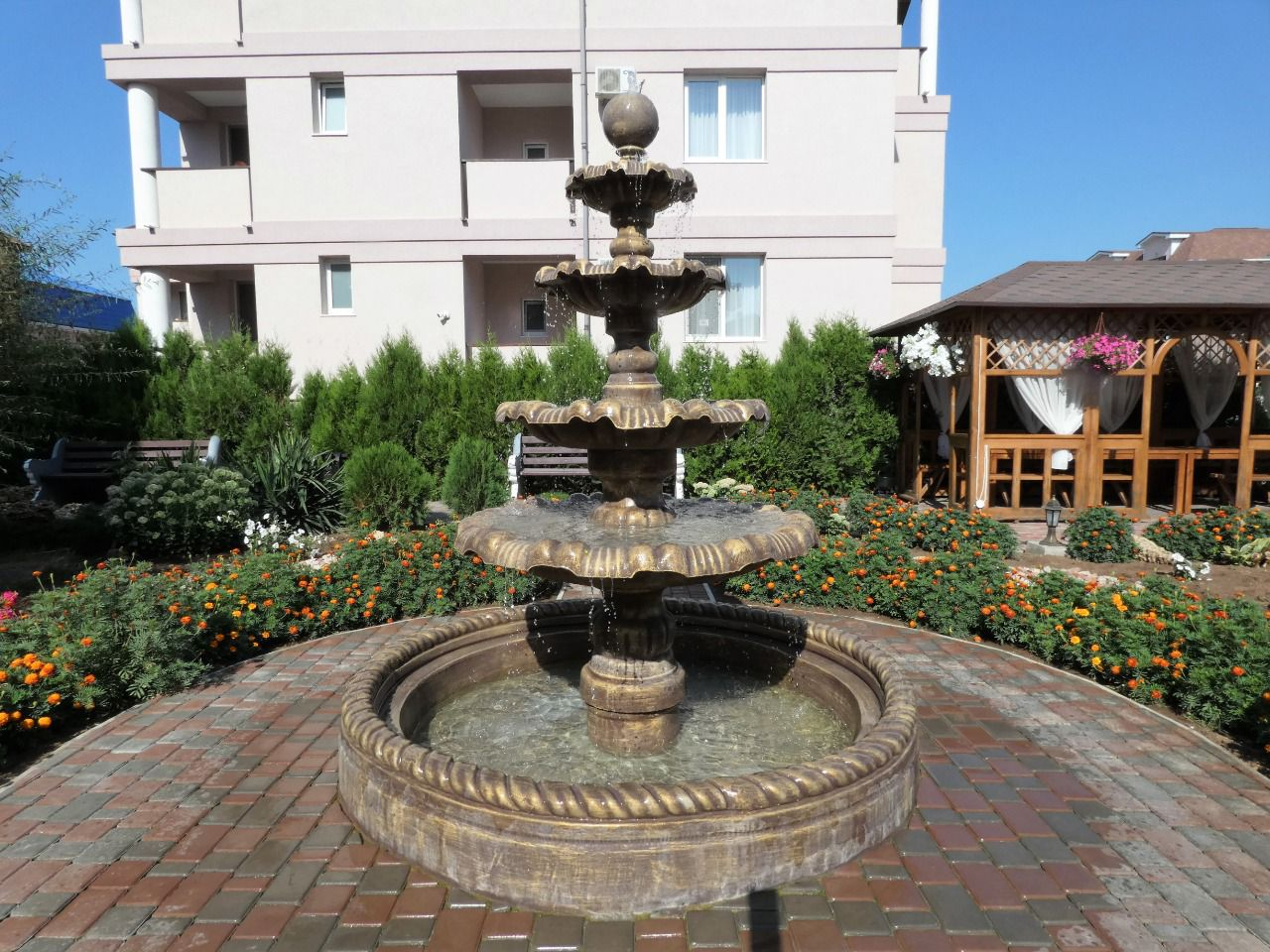 Беседка и мангал гостиница Версаль